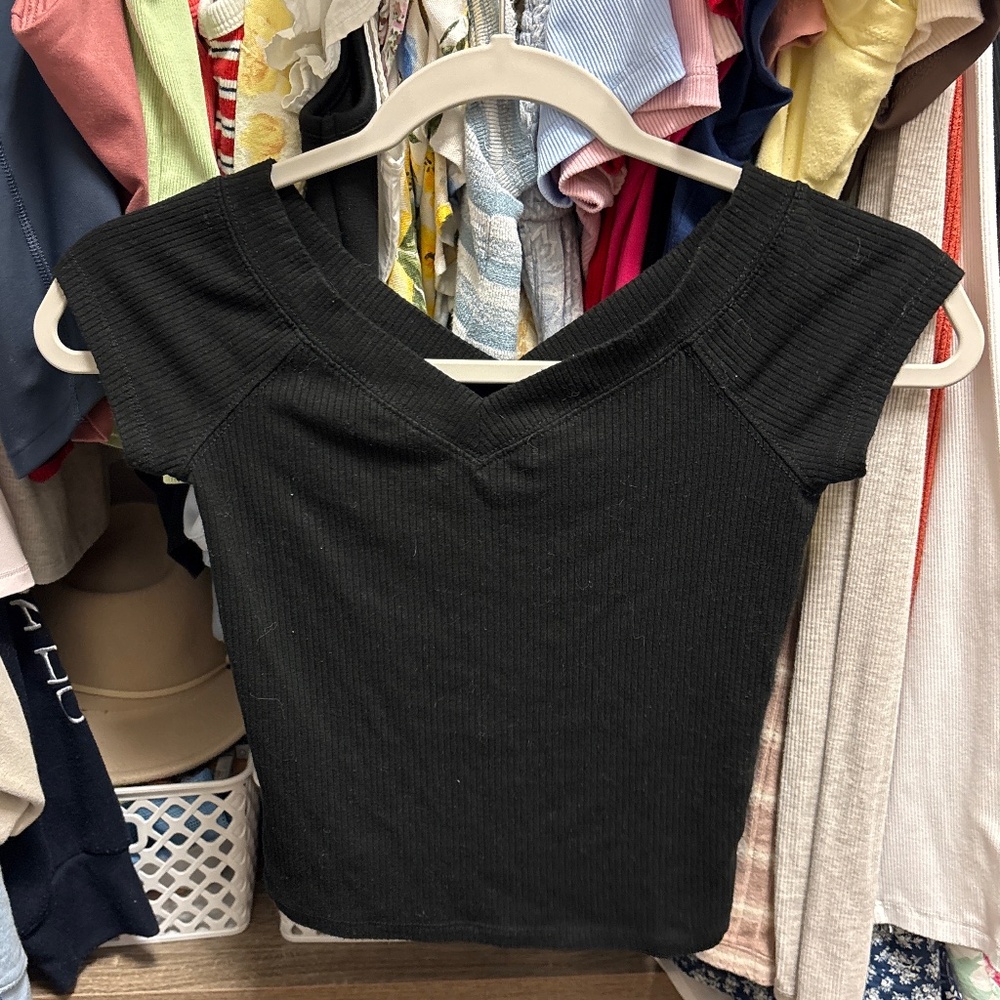 Ribbed Black V-Neck Short Sleeve Top